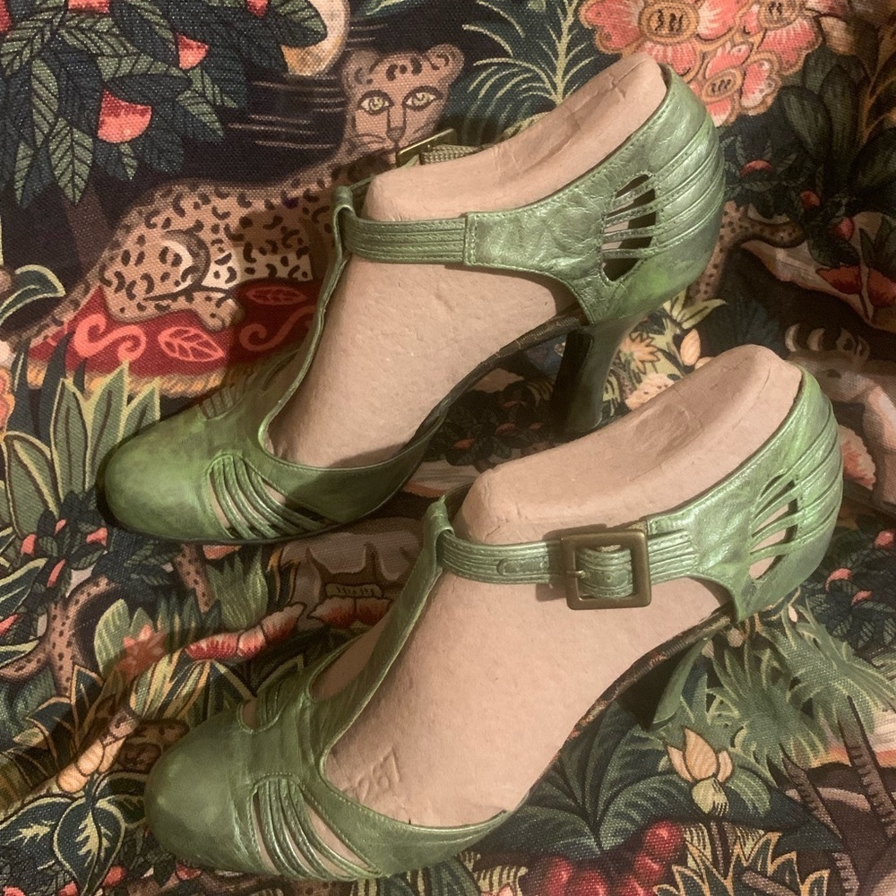 BCBGirls metallic green heels - Picture 2 of 14